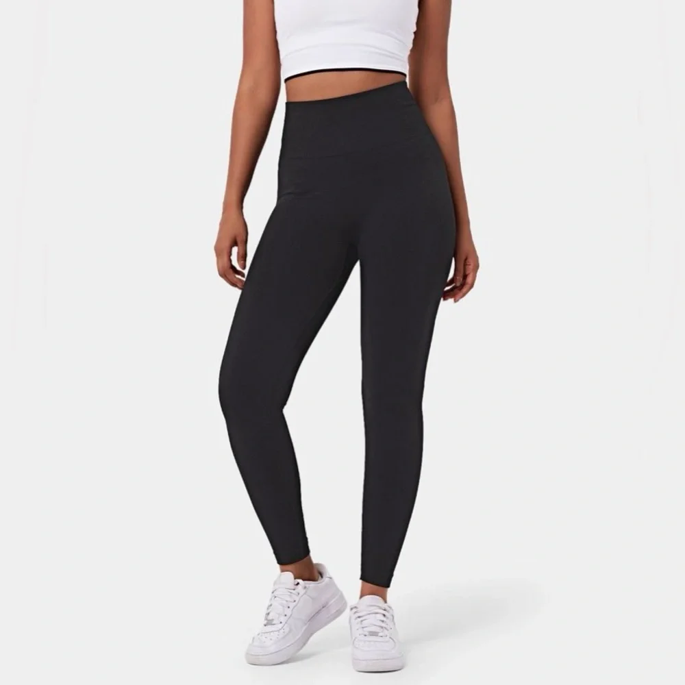 NEW Halara Seamless Flow High Waisted Plain Butt Lifting Leggings in Black - Picture 5 of 15